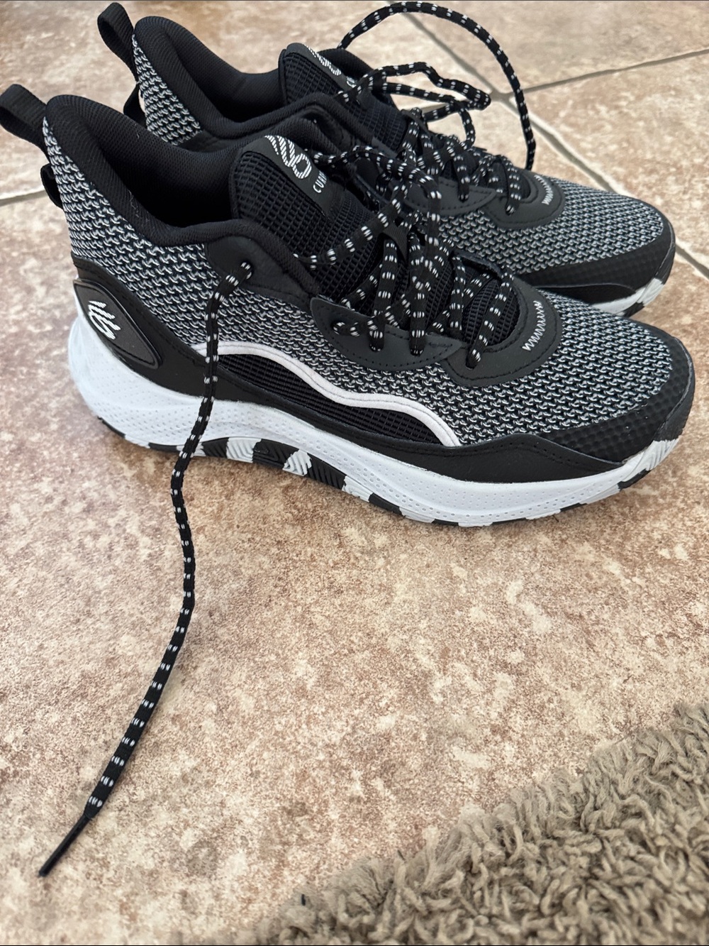 Kids Under Armour Steph Curry shoes size 6.5